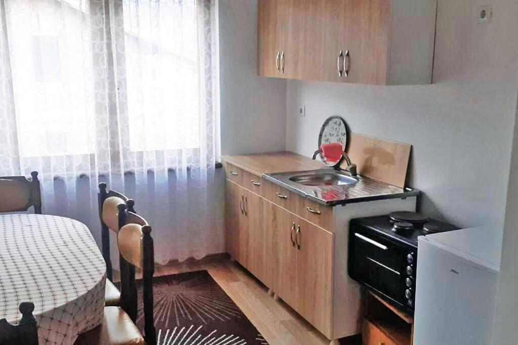 Lovely 1 Bedroom Within Walking Distance, Views Peje Bagian luar foto