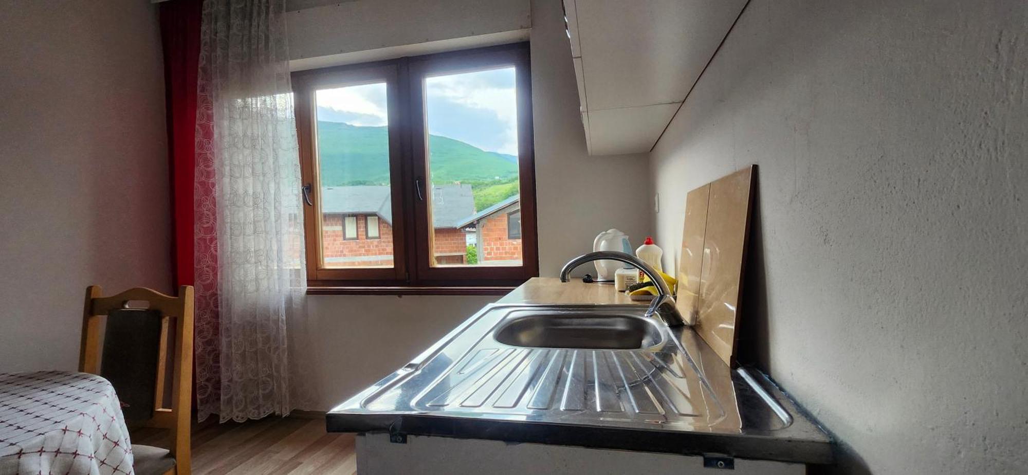 Lovely 1 Bedroom Within Walking Distance, Views Peje Bagian luar foto