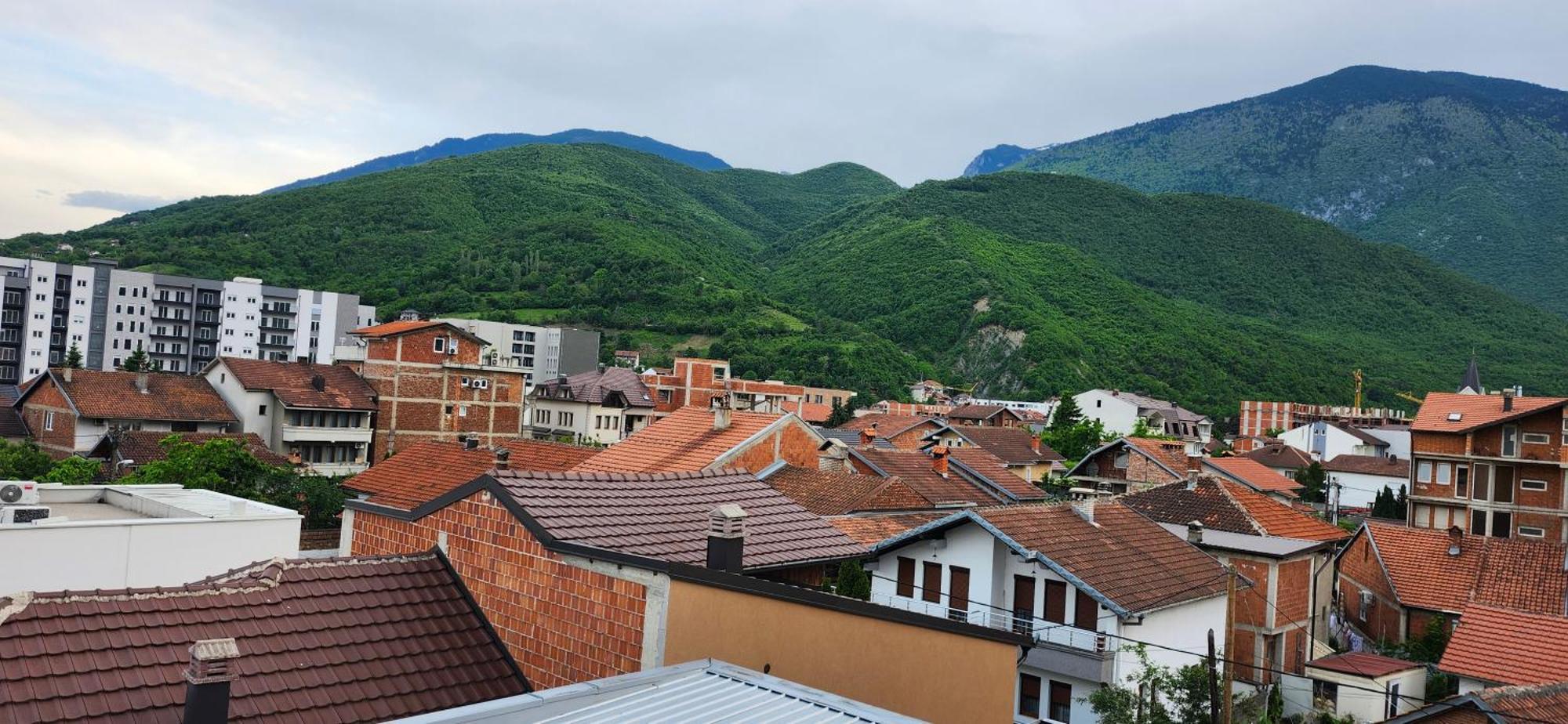 Lovely 1 Bedroom Within Walking Distance, Views Peje Bagian luar foto